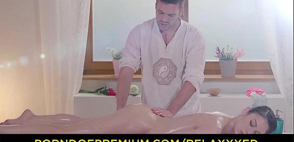  RELAXXXED - Nice European dyke massage in the sauna with Lucy Li